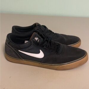 Nike SB Chron 2 skate shoes in black and gum light brown